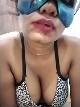 Snapshot of Zaraangle chatting on June 19, 2026, 5:06 pm Zaraangle online show from June 19, 2026, 5:06 pm