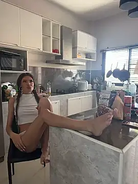 dreamgirls100 online show from December 31, 2024, 6:37 am