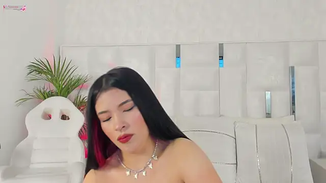 im nika  online show from October 25, 2025, 2:02 pm