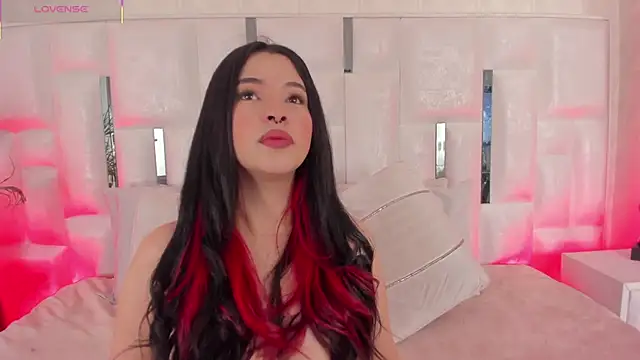 im nika  online show from December 4, 2025, 12:47 pm