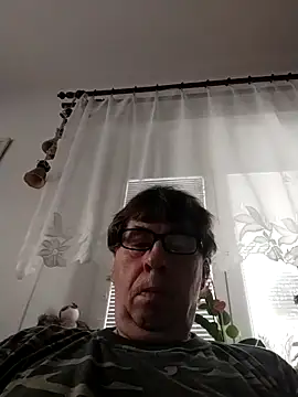 Snapshot of Lisak951 chatting on December 2, 2025, 10:31 am Lisak951 online show from December 2, 2025, 10:31 am