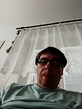 Lisak951 online show from May 15, 2026, 7:48 am