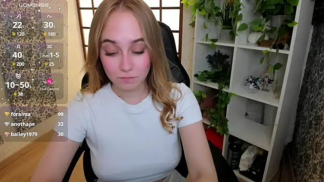 LianaBright online show from February 1, 2025, 4:56 am