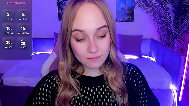 LianaBright online show from March 18, 2025, 12:14 pm