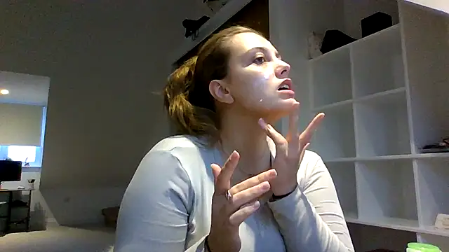 Krystal Tx online show from October 26, 2025, 4:02 pm