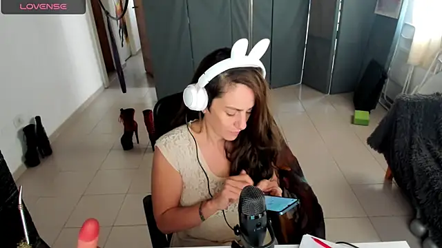 jessiburningheels online show from February 18, 2025, 1:22 pm