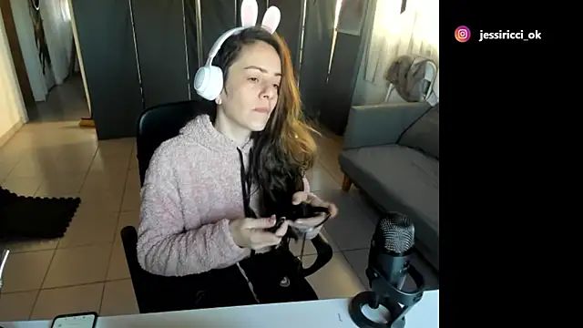 jessiburningheels online show from March 12, 2025, 11:09 am