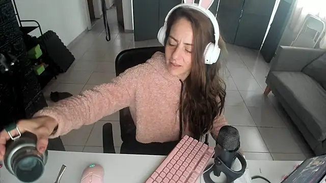 jessiburningheels online show from March 16, 2025, 1:49 pm