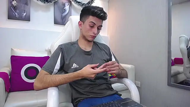 MrWilliseo online show from December 17, 2024, 11:27 pm