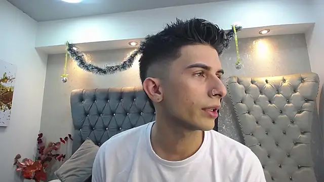 MrWilliseo online show from December 23, 2024, 6:37 pm