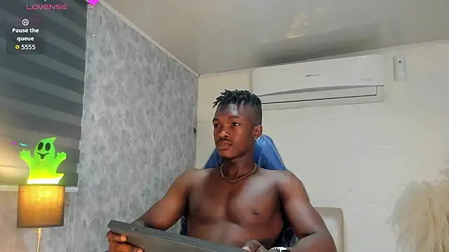 KENDER21  online show from December 17, 2025, 8:37 pm