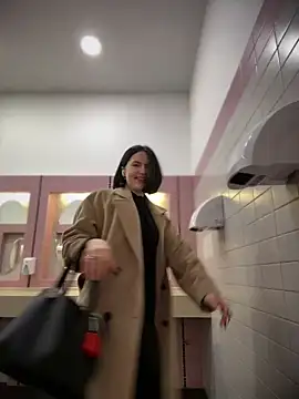 meow girl online show from December 21, 2024, 4:25 pm