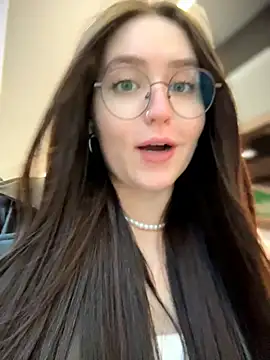 meow girl online show from April 8, 2026, 3:01 pm