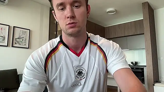 Snapshot of cute_mark chatting on July 16, 2026, 12:55 pm cute mark online show from July 16, 2026, 12:55 pm