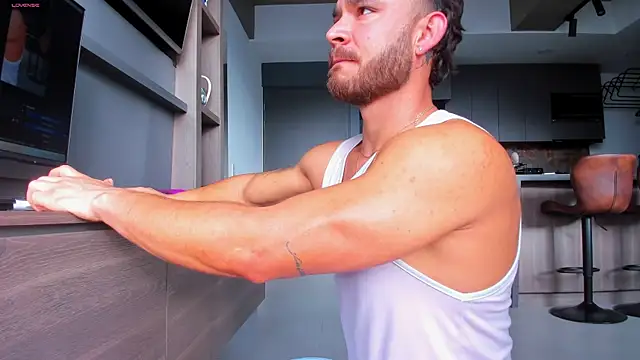 Snapshot of Maximo_Marcelo chatting on November 10, 2025, 12:04 pm Maximo Marcelo online show from November 10, 2025, 12:04 pm