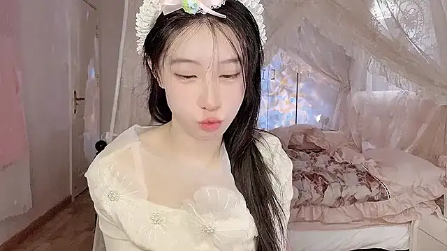 JennieKim RoseannePark online show from December 13, 2024, 3:54 pm