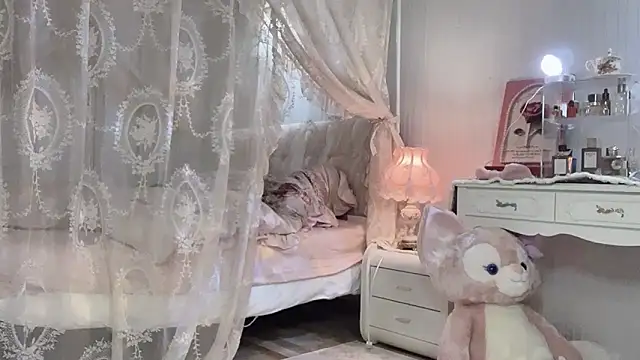 JennieKim RoseannePark online show from December 18, 2024, 5:21 pm