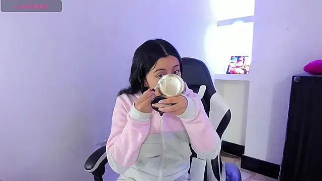 zoe connor19 online show from March 3, 2026, 8:04 pm