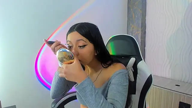 zoe connor19 online show from April 15, 2026, 7:58 pm