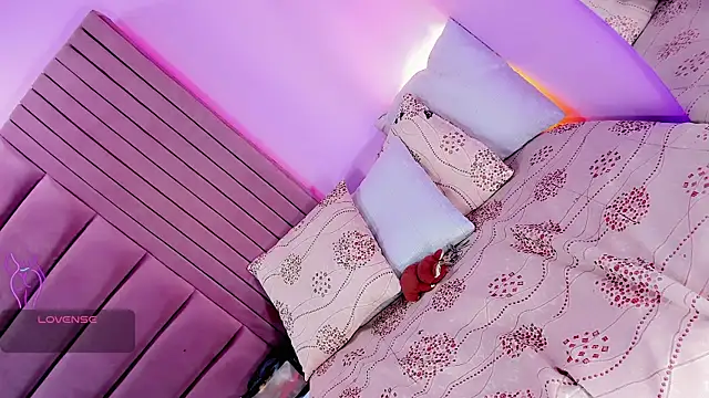 Shanelengel online show from April 19, 2026, 9:17 pm