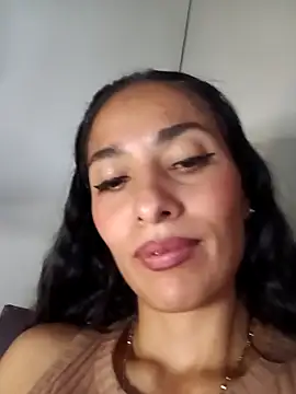 chloewildd  online show from October 12, 2025, 6:18 pm