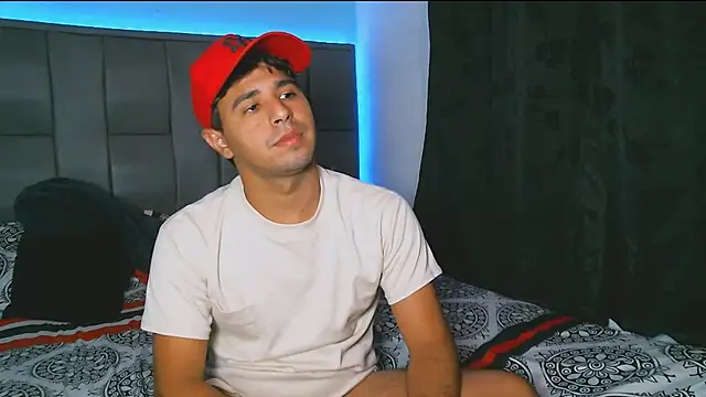 Snapshot of beautiful_james chatting on December 27, 2024, 11:53 pm beautiful james online show from December 27, 2024, 11:53 pm