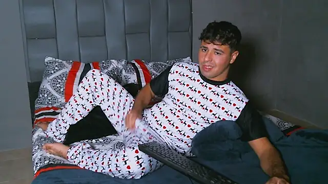 Snapshot of beautiful_james chatting on January 31, 2025, 2:37 am beautiful james online show from January 31, 2025, 2:37 am