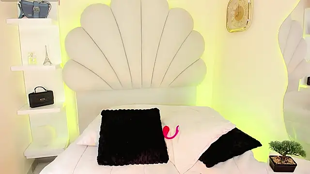 ValentinaMarinn online show from September 19, 2025, 9:15 pm