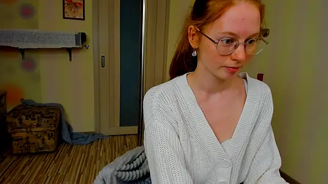 Snapshot of Fire_Luna chatting on October 6, 2025, 4:54 am Fire Luna online show from October 6, 2025, 4:54 am