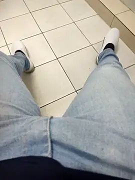 gatmoreno1 online show from September 8, 2025, 7:13 pm