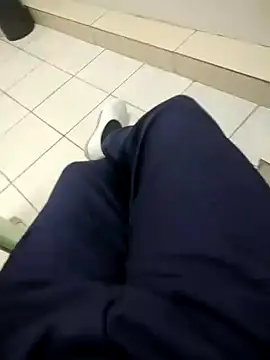 gatmoreno1 online show from September 30, 2025, 5:07 pm