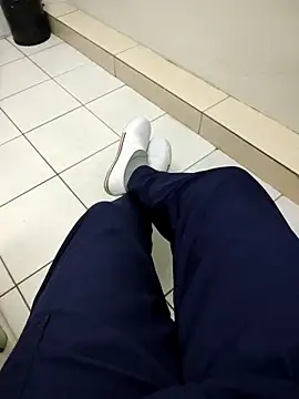 gatmoreno1 online show from October 2, 2025, 4:25 pm