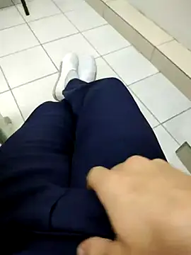 gatmoreno1 online show from October 6, 2025, 4:59 pm