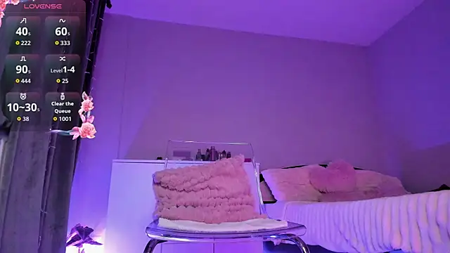 kyliejo18 online show from April 3, 2026, 2:42 am