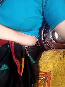 lakey91girl online show from April 13, 2026, 2:28 am