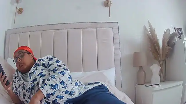 vanilla chocolate23 online show from September 29, 2025, 3:39 pm