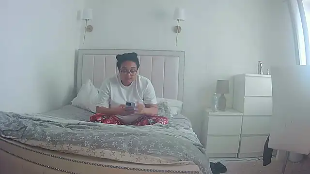 vanilla chocolate23 online show from February 23, 2026, 11:07 am