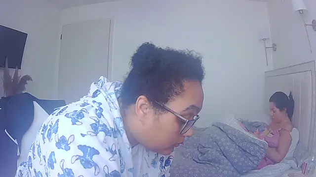 vanilla chocolate23 online show from April 7, 2026, 9:32 am