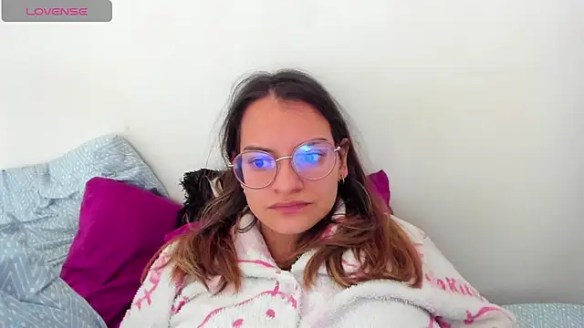 Angie Pirss online show from December 15, 2025, 3:05 pm