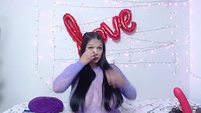 Nicol Love0 online show from February 24, 2025, 2:37 pm