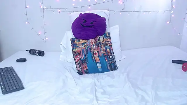 Nicol Love0 online show from March 6, 2025, 5:00 pm