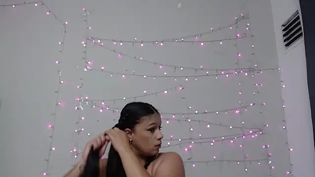 Nicol Love0 online show from March 14, 2025, 11:01 am