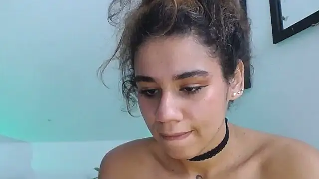 Snapshot of diamonmeli chatting on February 9, 2025, 11:36 pm diamonmeli online show from February 9, 2025, 11:36 pm