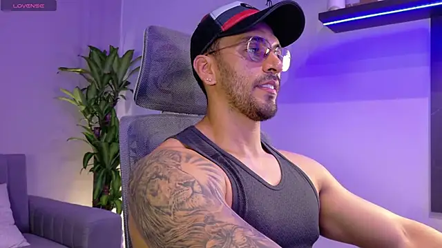Snapshot of tony_muscle chatting on June 29, 2026, 7:14 pm tony muscle online show from June 29, 2026, 7:14 pm