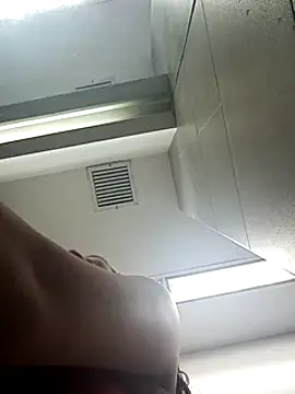 girl milk1 online show from March 22, 2025, 11:20 pm