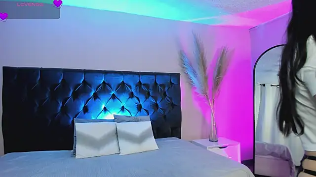 aisha   online show from February 26, 2025, 6:43 pm