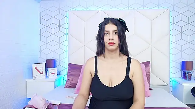 MadelineBeckert online show from September 13, 2025, 7:35 pm