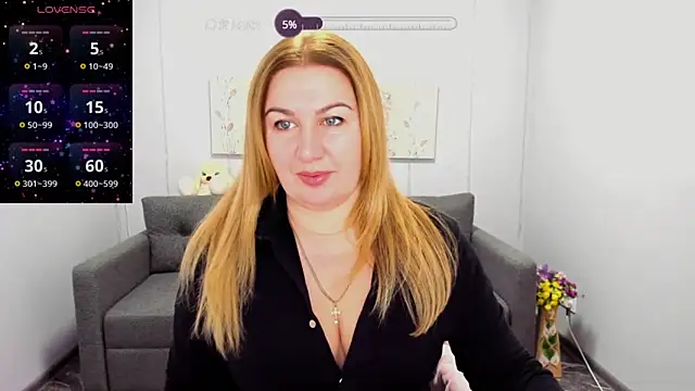 Snapshot of Lili_Crossi chatting on December 2, 2024, 7:03 am Lili Crossi online show from December 2, 2024, 7:03 am
