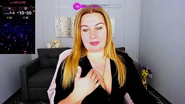 Snapshot of Lili_Crossi chatting on December 4, 2024, 6:44 am Lili Crossi online show from December 4, 2024, 6:44 am
