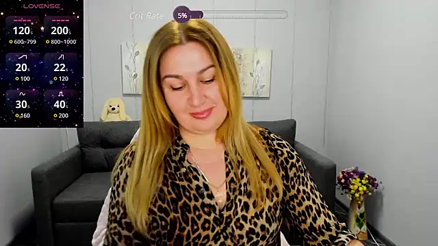 Snapshot of Lili_Crossi chatting on December 16, 2024, 9:57 am Lili Crossi online show from December 16, 2024, 9:57 am